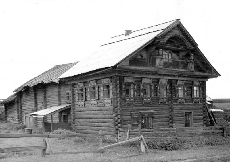 Дом в деревне Коростелево Сямженского района. Фото 1989 г.